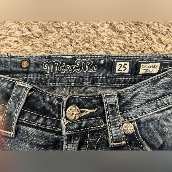 Miss Me Buckle Womens jeans. Size 25 Regular. Boot cut. - Picture 4 of 4